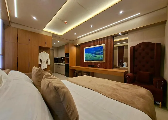 I One Luxury Suites - Shore Moa Complex
