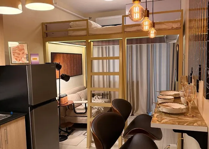 Aesthetic Crest Balcony Loft - Breeze Near Moa