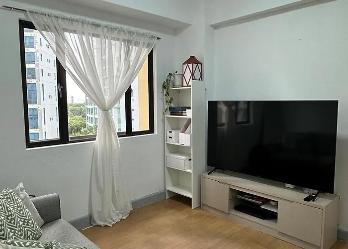 Cozy Urban Retreat In Burgos Circle, Bgc