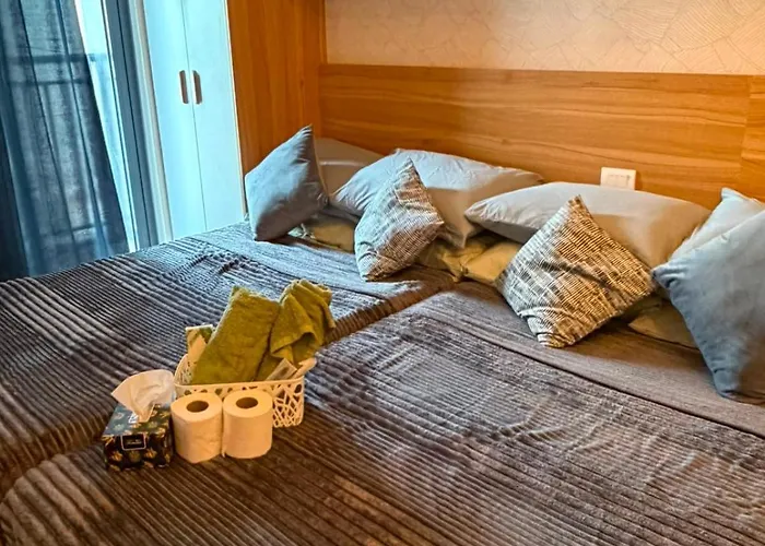 Condo In Red Residences -Self Check-In - Fast Wi-Fi