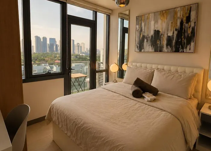 Scenic & Elevated 2 Bedroom Apartment In The City