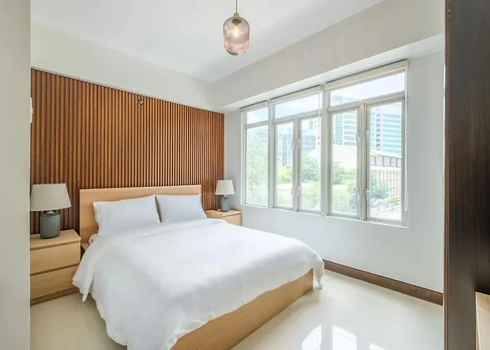 Modern Stylish Condo In Mckinley Wifi