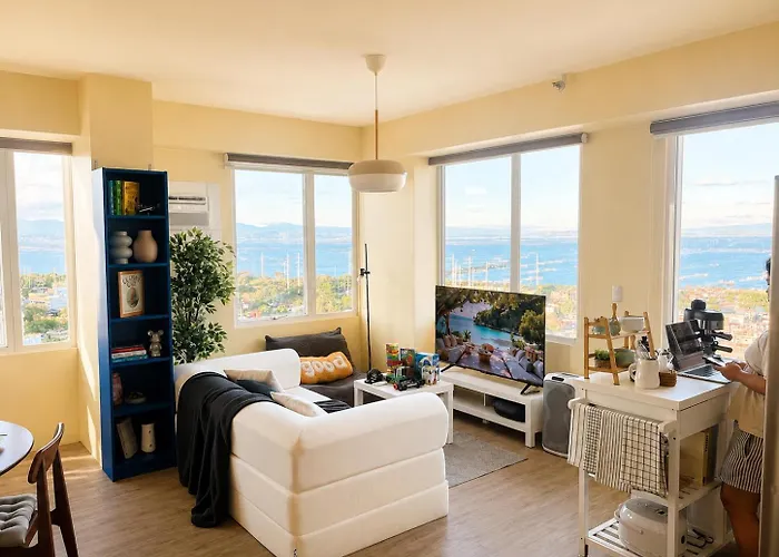 New 360 View Penthouse Near Alabang! 2B2B W Pool!
