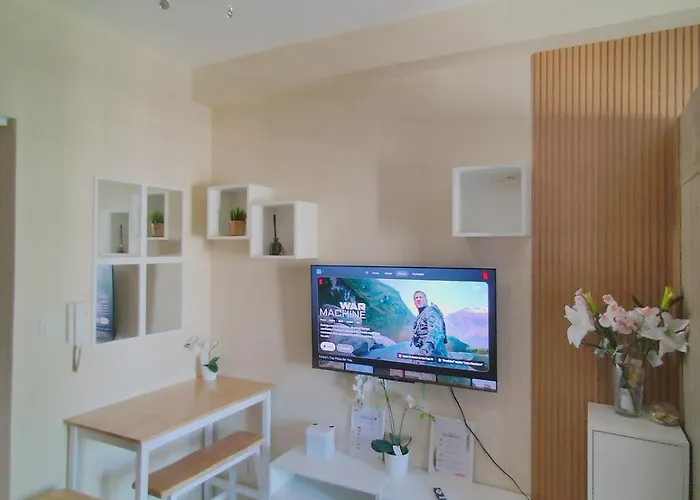 The Pent Suites - Elegant Ivory At Top Suites