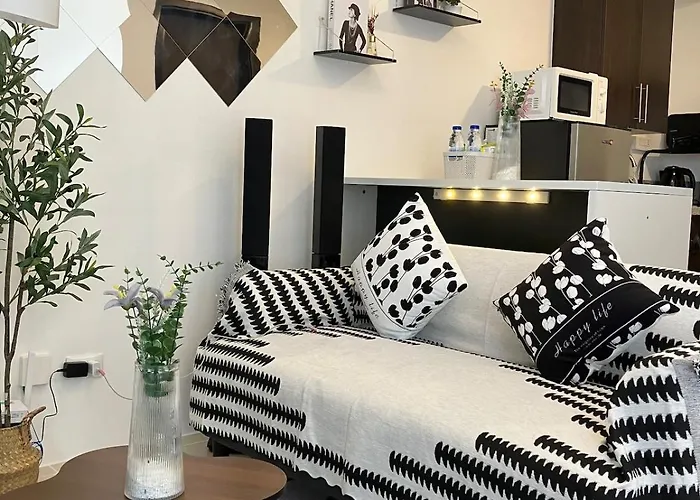 D' Cozy Monochrome Suite
