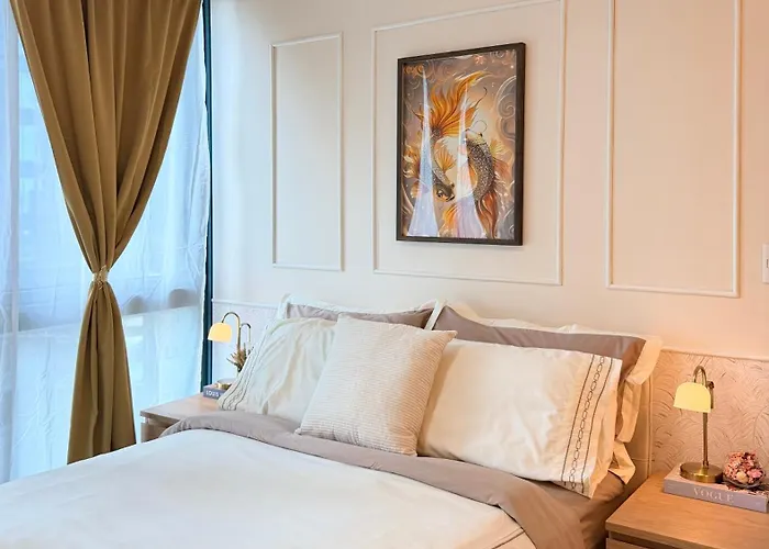 Stylish Condo In Bgc