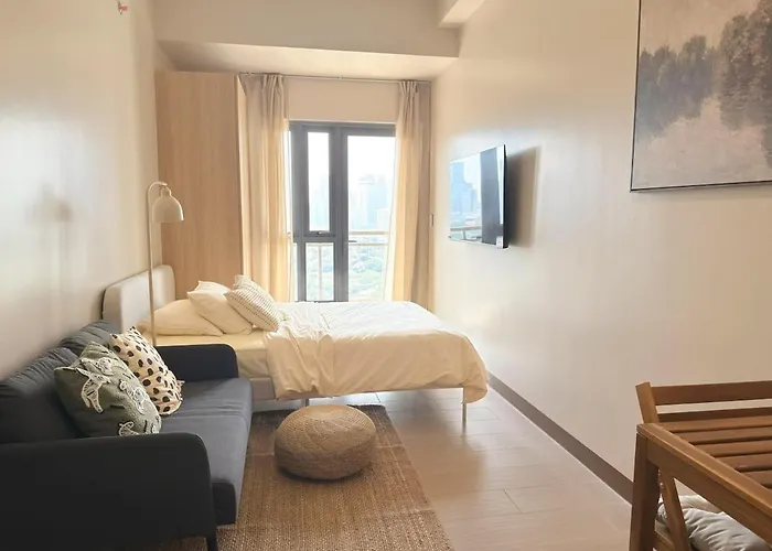 Studio With Balcony And Skyline View In Pasig