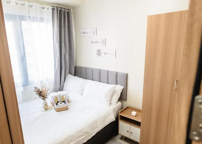 Cozy Minimalist Condo With Balcony Near Moa