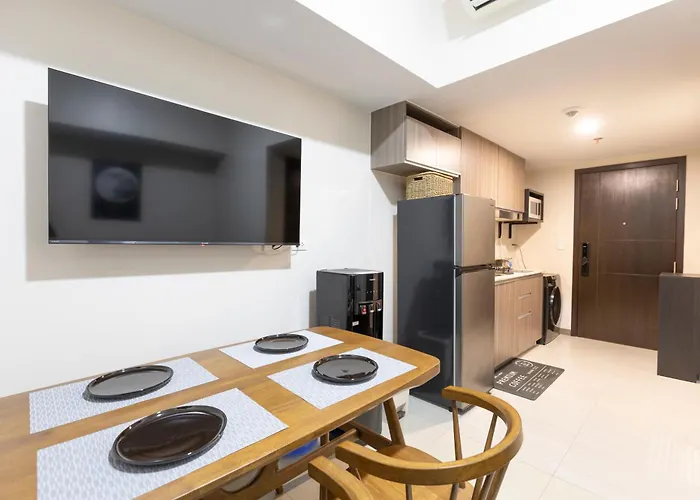 Cozy Modern 1Br Minimalist Near Bgc & Airport