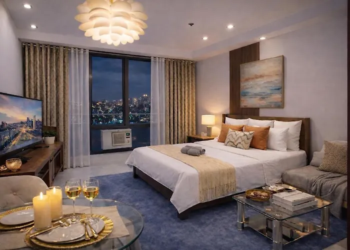 Comfy Staycation Makati And Pool Access