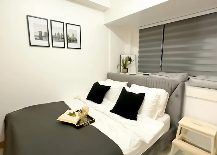 White Aesthetic Lush In Makati L Wifi & Netflix I Lush 1912