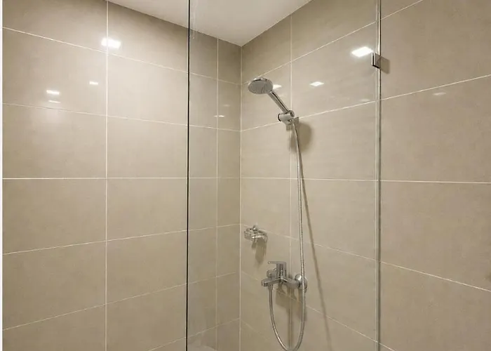 Uptown Parksuites Bgc & Free Parking