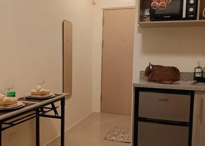 Goldyrich Staycation Place-Urban Deca Tower Cubao