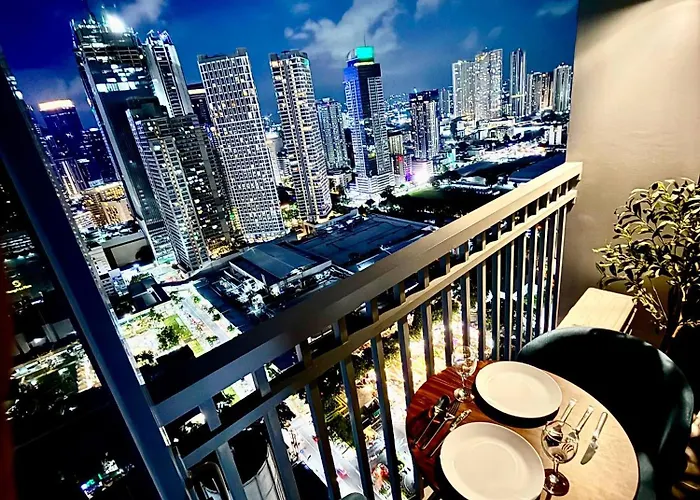 Andy Suites Classic Luxury Overlooking City