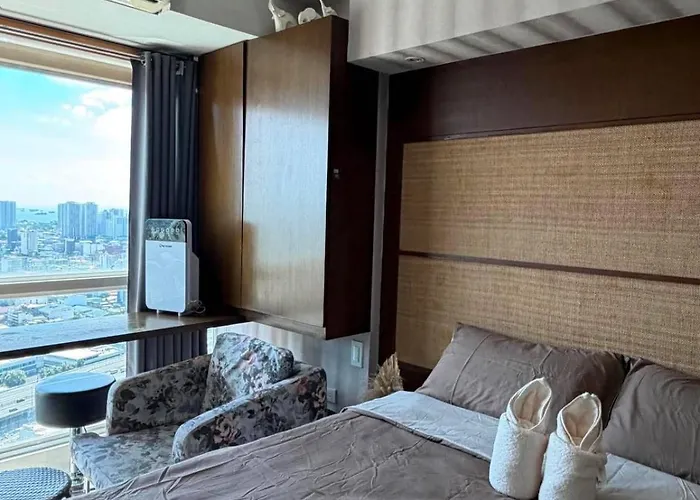 Cozy Studio Overlooking The City