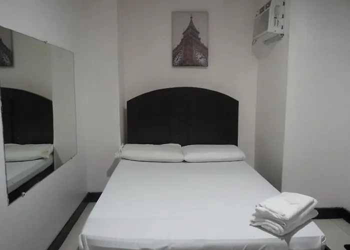 RedDoorz at Cosmo Hotel P Campa Manila