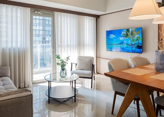 Uptown Bgc Views - Spacious 1Br - Sofabed - Washer