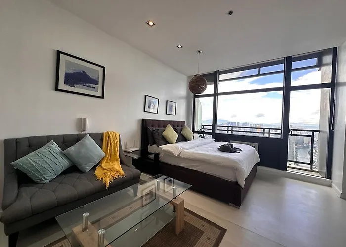 60Th Cozy Studio With Balcony Skyline View Smart Tv