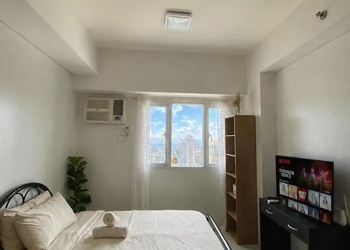 Warm & Minimal Studio Retreat