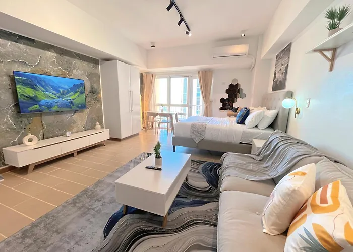 Free Welcome Breakfast, Bgc 1Br, 300Mbps Fiber, Steps To Mitsukoshi & Uptown, 16K