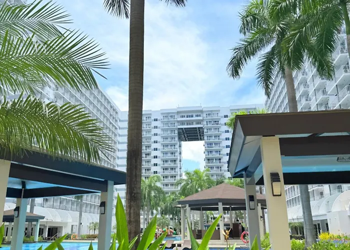 Shell Residences Moa By Paul