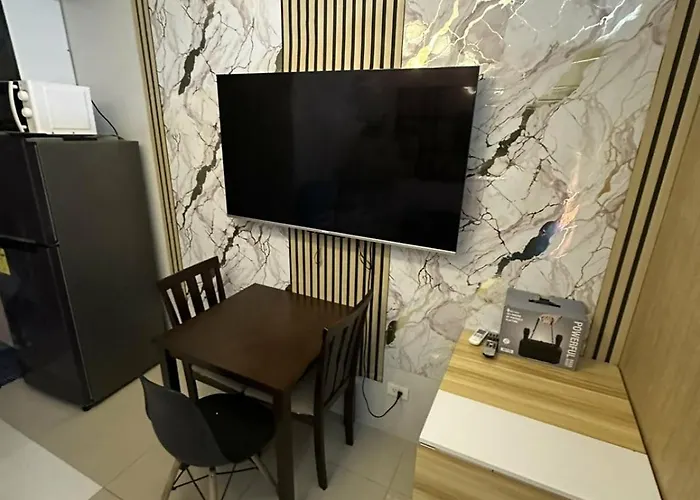 5 Minutes Walk To Mall Sm North Quezon City Manila, Near Trinoma, Philippine Heart Center
