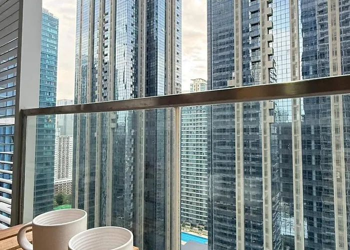 Entire Bgc Uptown 1Br Balcony View With Fast Wi-Fi
