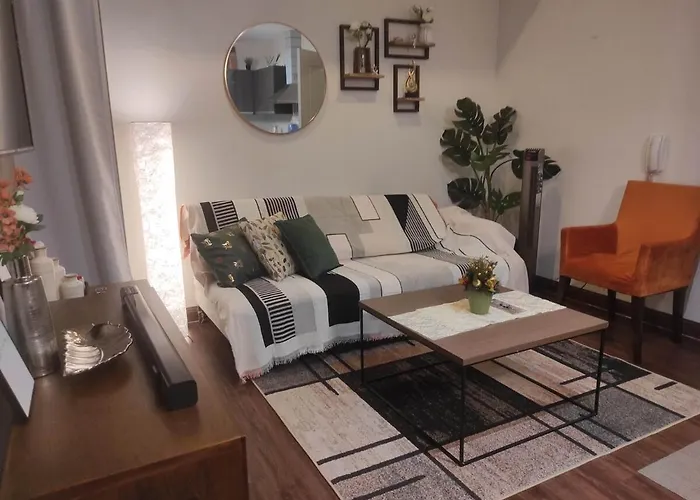 2Br Penthouse Stay In Makati Philippines, Sunset & Ocean Views, 55 Tv, Free Pool & Sauna, Direct Mall Access