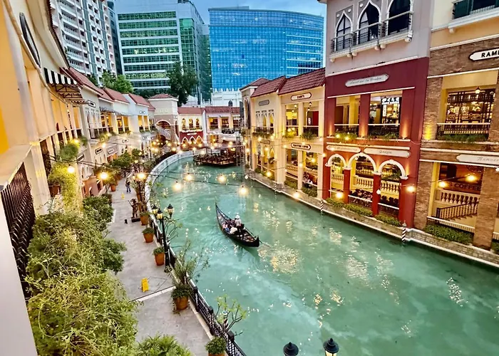 Bell Place At Venice Luxury Mckinley Hill