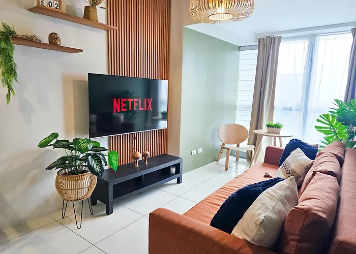 Cozy 3 Bedroom In Uptown Parksuites - Near Mall, Restaurants And Supermarket
