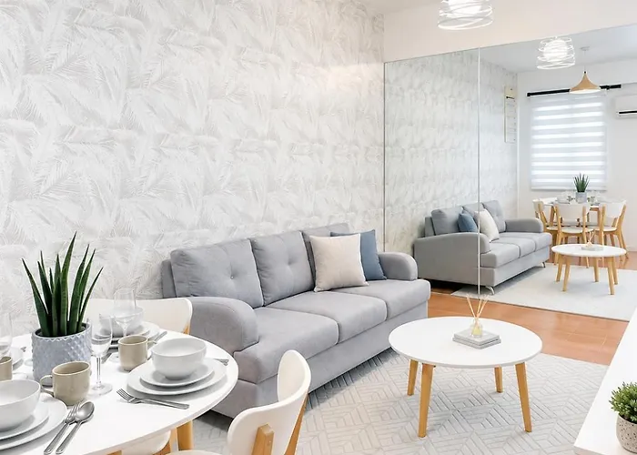 Modern Luxe 2 Bedroom Free Pool Access Parking And Netflix