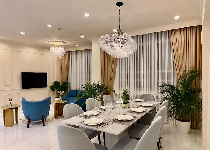 Elegant 4Br Penthouse In Bgc