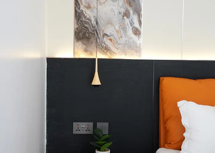 Venice Luxe Cozy 1 Bedroom, Pool, Netflix, Kitchen, Canal Mall Access For Max Of 3 Guests Only