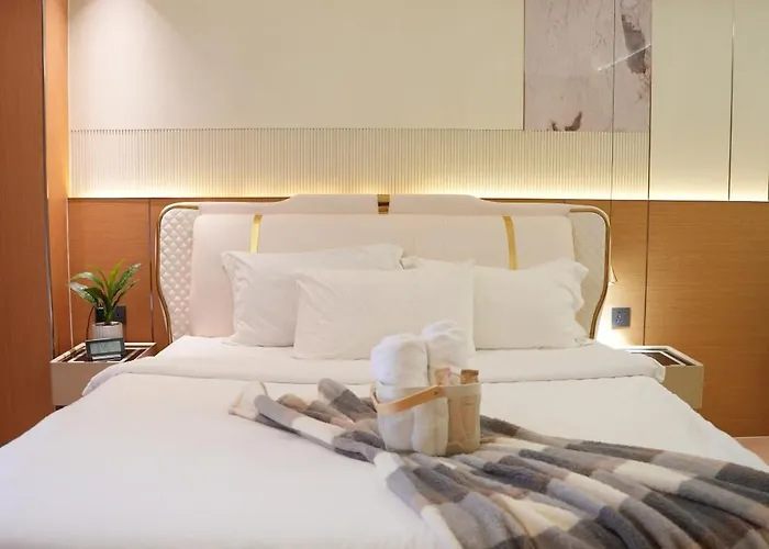 Venice Luxe Homey Studio , Pool, Sauna, Canal Mall For 3 Guests Only