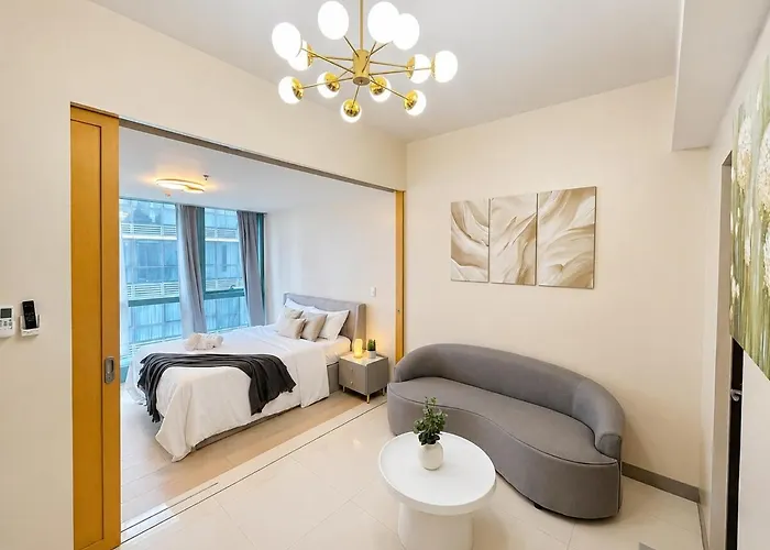 Cozy & Elegant Stay In One Uptown Bgc