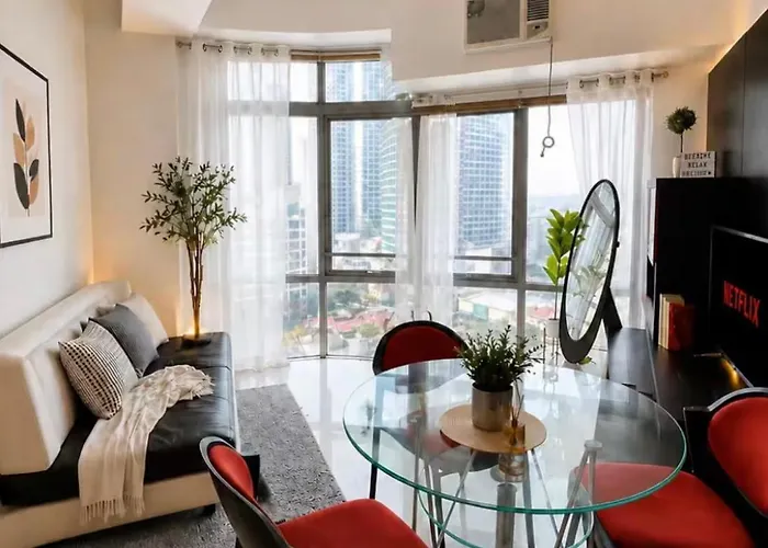 Luxury 1Br Skyline View Pool Eastwood Free Parking
