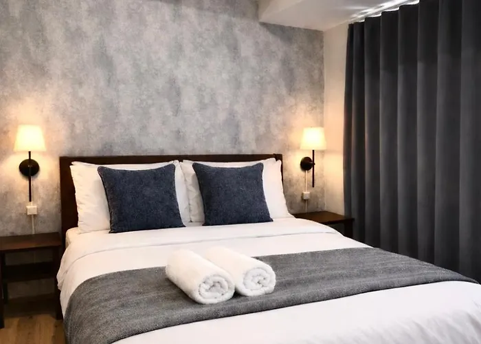 Park Mckinley West Classic Luxury 1Br