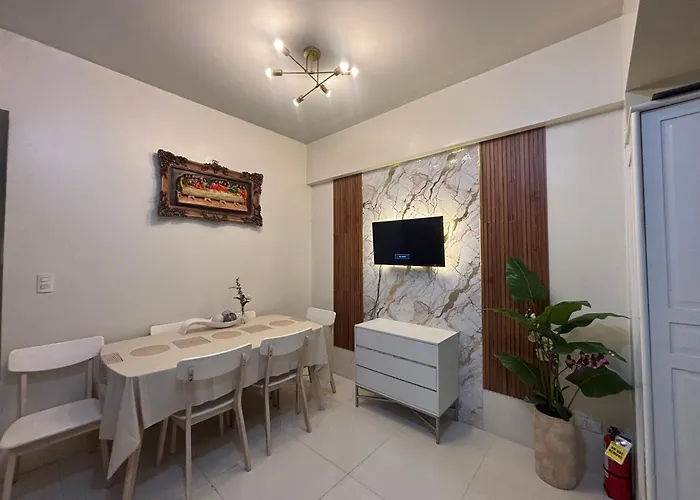 2B Family Suite-150 Newport Boulevard