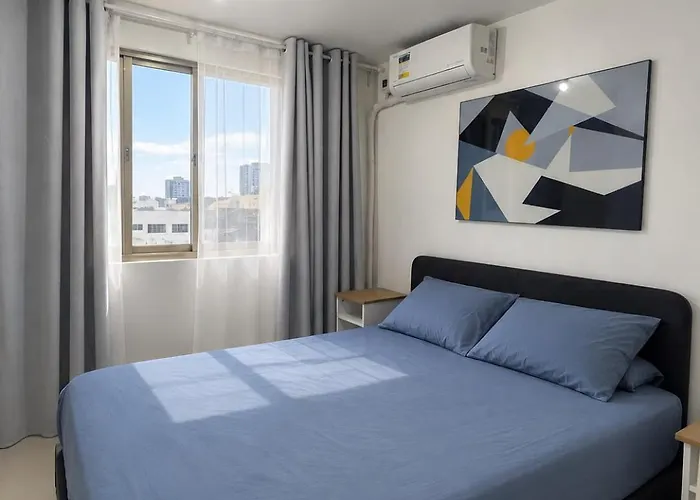 2Br Condo In Manila With Free Wifi And Parking
