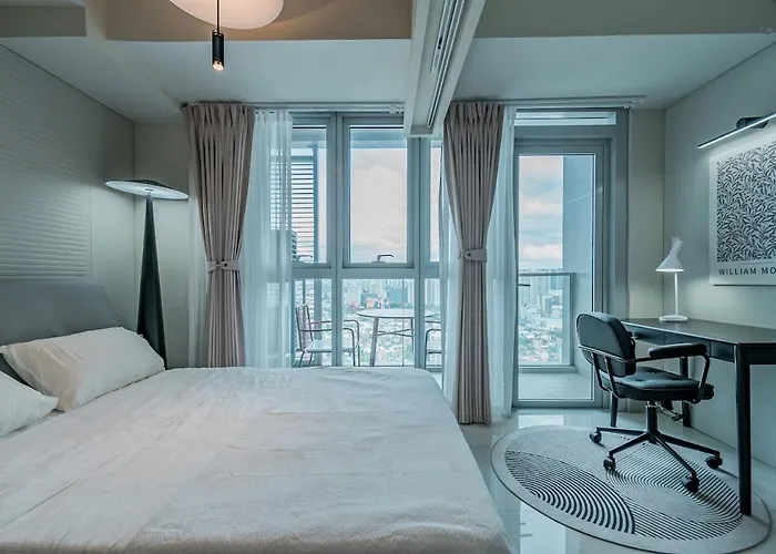 Urbane Skyline 1Br W Balcony Uptown Bgc