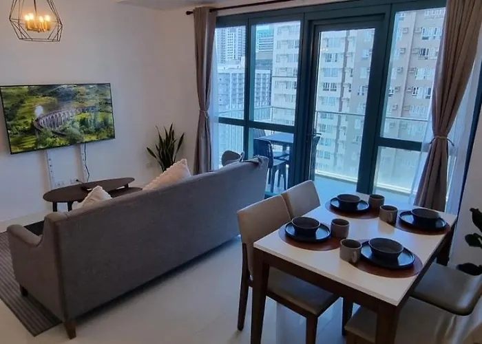 Contemporary 2Br With Balcony In Bgc Center Uptown