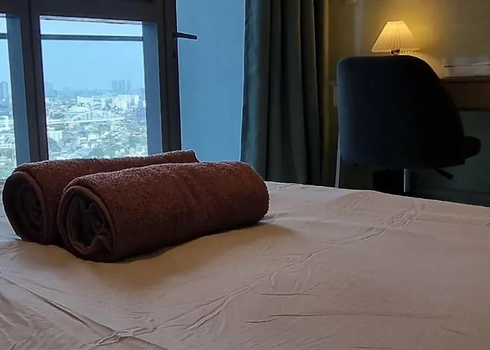 1Br Uptown Bgc 50 Smart Tv Wifi 300 Mbps