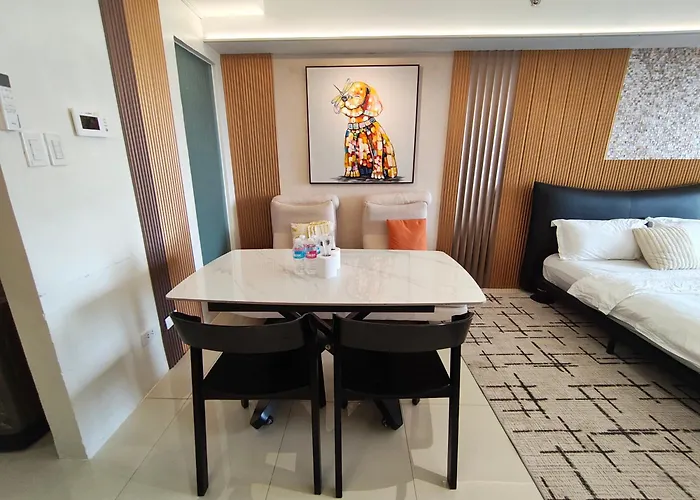 Cozy Sunlit Retreat, Spacious Studio Type Unit In The City Of Entertainment