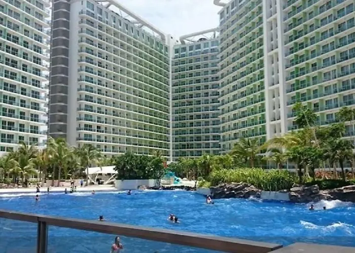 Azure C7 Balcony, Wifi, Near Mall Airport
