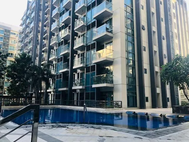 Stylish Palm Tree Condotel Unit Near Resorts World