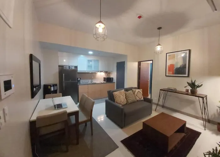 Modern 1Br Condo Unit